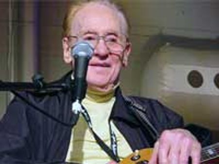 Rock guitar pioneer Les Paul passes away