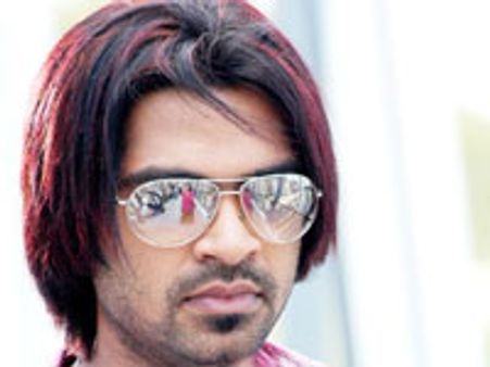 Simbu turns playback singer for Sibi