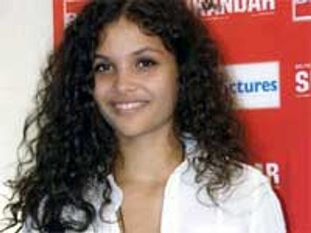 Ayesha Kapoor returns with Sikandar