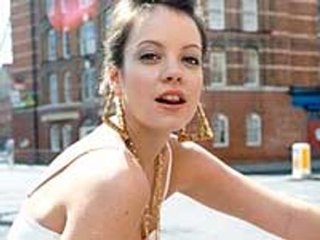 Lily Allen in love with Sam Cooper