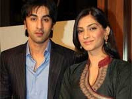 Ranbir gets chatty with Sonam Kapoor