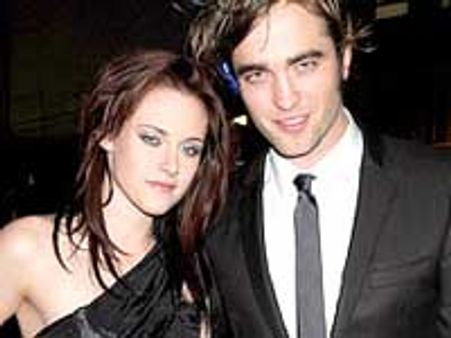 Robert, Kristen search house to move in