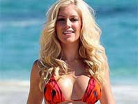 Heidi Montag flashes boobs at Miss Universe contest
