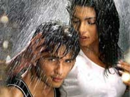 FIR filed against Kaminey makers