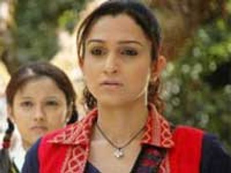 Love triangle in Palampur Express