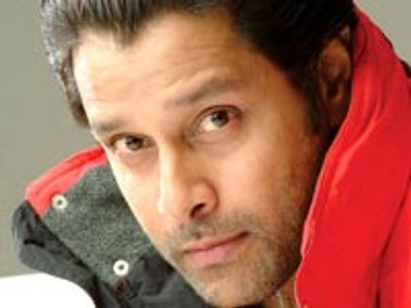 Vikram in Yaavarum Nalam sequel
