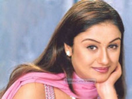 Sonia waits for Aayirathil Oruvan, not Selvaraghavan