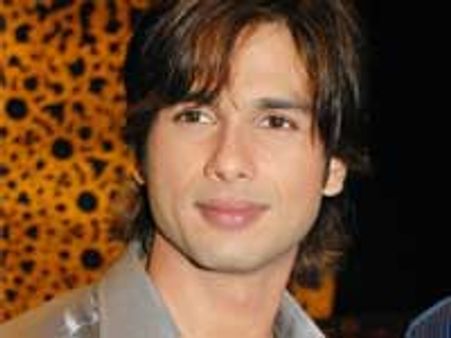 Shahid uncomfortable on 10 Ka Dum?