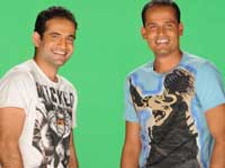 Irfan and Yousuf on Tere Mere Beach Mein