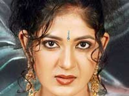 Yajna Shetty wins Dream Girl crown