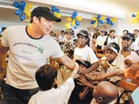 Salman Khan makes special children happy