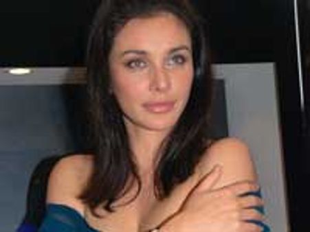 Cancer hasn't shaken Lisa Ray