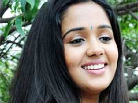 Ananya cannot afford to forsake her 'Kozhi'