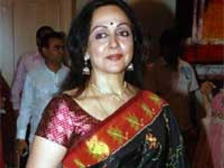 Hema Malini unveils the Pothys sari collection