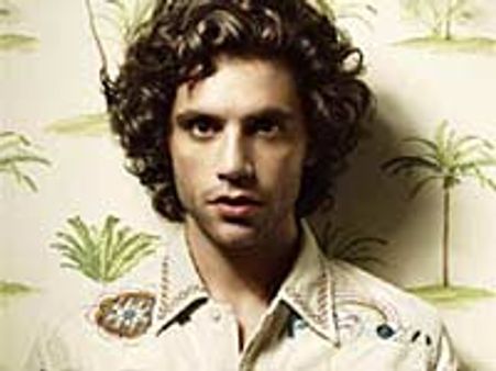 Mika set to do Michael Jackson's moonwalk?