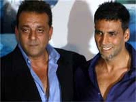 Akshay Kumar and Sanjay Dutt end their cold war