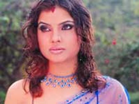 Anchal Dwivedi, the vamp goes singing