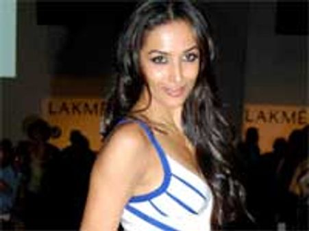 Malaika Arora steals the show at Lakme Fashion Week
