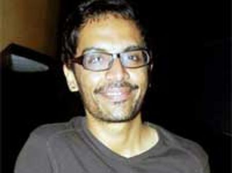 Vrajesh Hirjee to leave you chuckling away