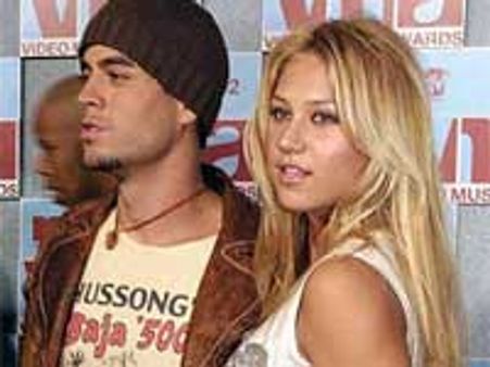 Iglesias, Kournikova finally getting engaged