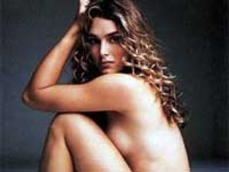 Brooke Shields’ nude pic removed from exhibition
