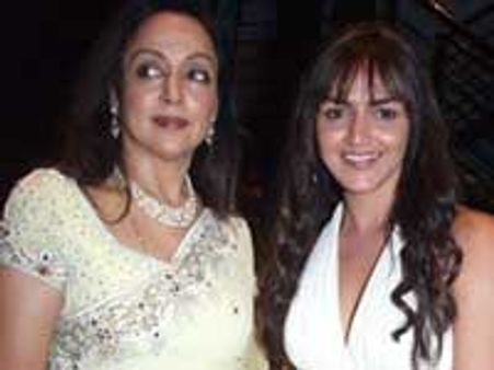 Hema Malini-Esha: Mamma Mia