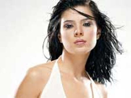 Urvashi Sharma signs The Bounty Hunter