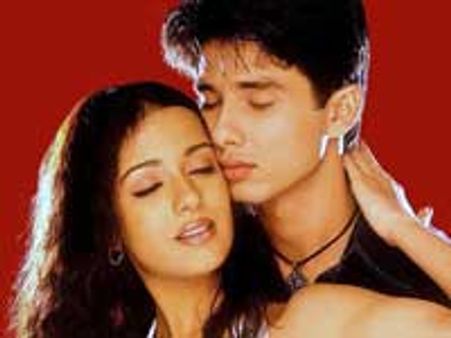 Shahid Kapoor getting nude with Amrita Rao!