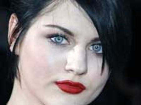 Kurt Cobain’s daughter blasts Ali Lohan on Twitter