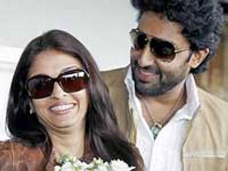 Abhishek gets skin deep into Aishwarya