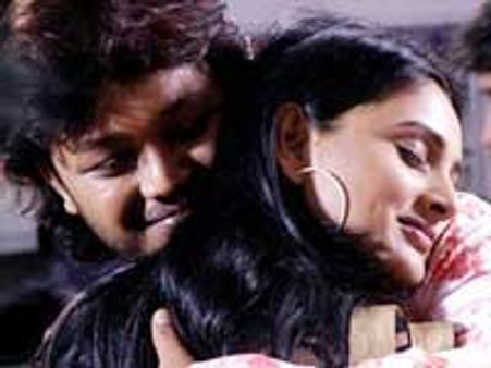 Ganesh, Ramya win Bangalore kids' hearts