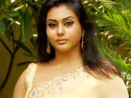 Namitha not to wear saris for fans!