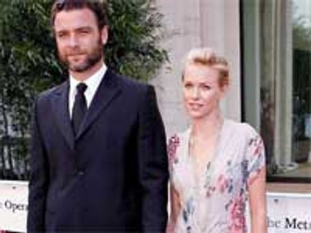 Is Naomi Watts married to Liev Schreiber?