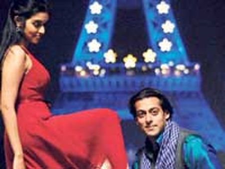 Salman Khan's outing with Asin