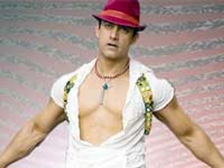 Aamir Khan active on Facebook as Pucca Idiott