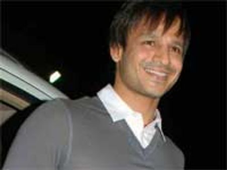 Saif-Kareena's chemistry sidelines Vivek