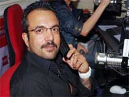 Apoorva to make acting debut in Knockout