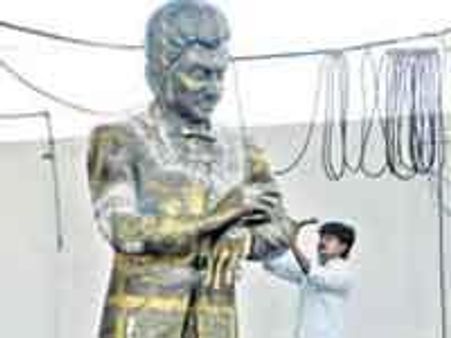 Dr. Rajkumar statue to be shifted to new place