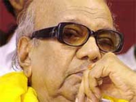Karunanidhi watches Pazhassi Raja