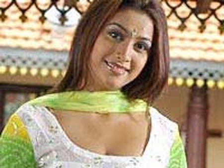 Rakshita to produce Shivaraj Kumar's Jogayya