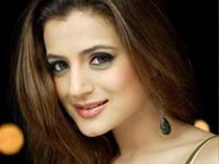 Amisha Patel still feels weak in the knee