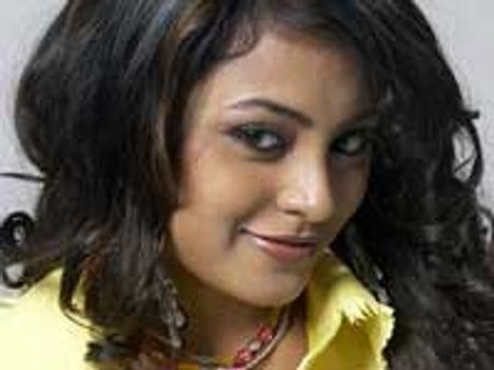 Meenakshi sets her eyes on Bollywood