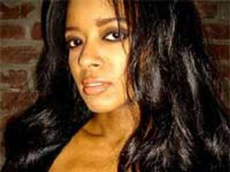 Stephanie Adams ditches lesbian status