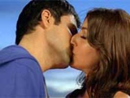 Tum Mile highlight: Emraan-Soha kiss