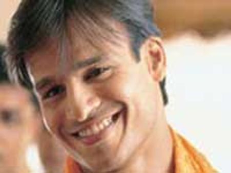 Vivek Oberoi sports clean-shaven look again