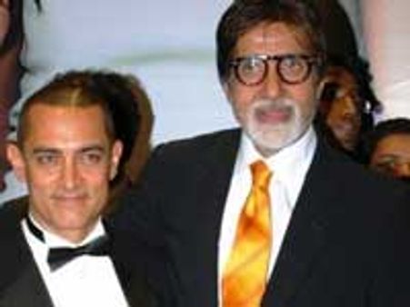 Amitabh invites Aamir to watch Paa promos