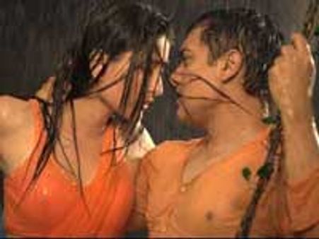 Aamir, Kareena praise each other like idiots