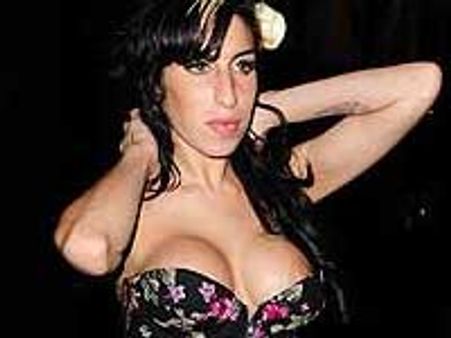 Leaky boob leads Winehouse to hospital