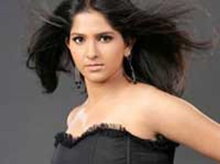 Aparna Nair to make her debut in Tamil
