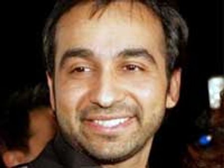 It's a silver chariot for Raj Kundra